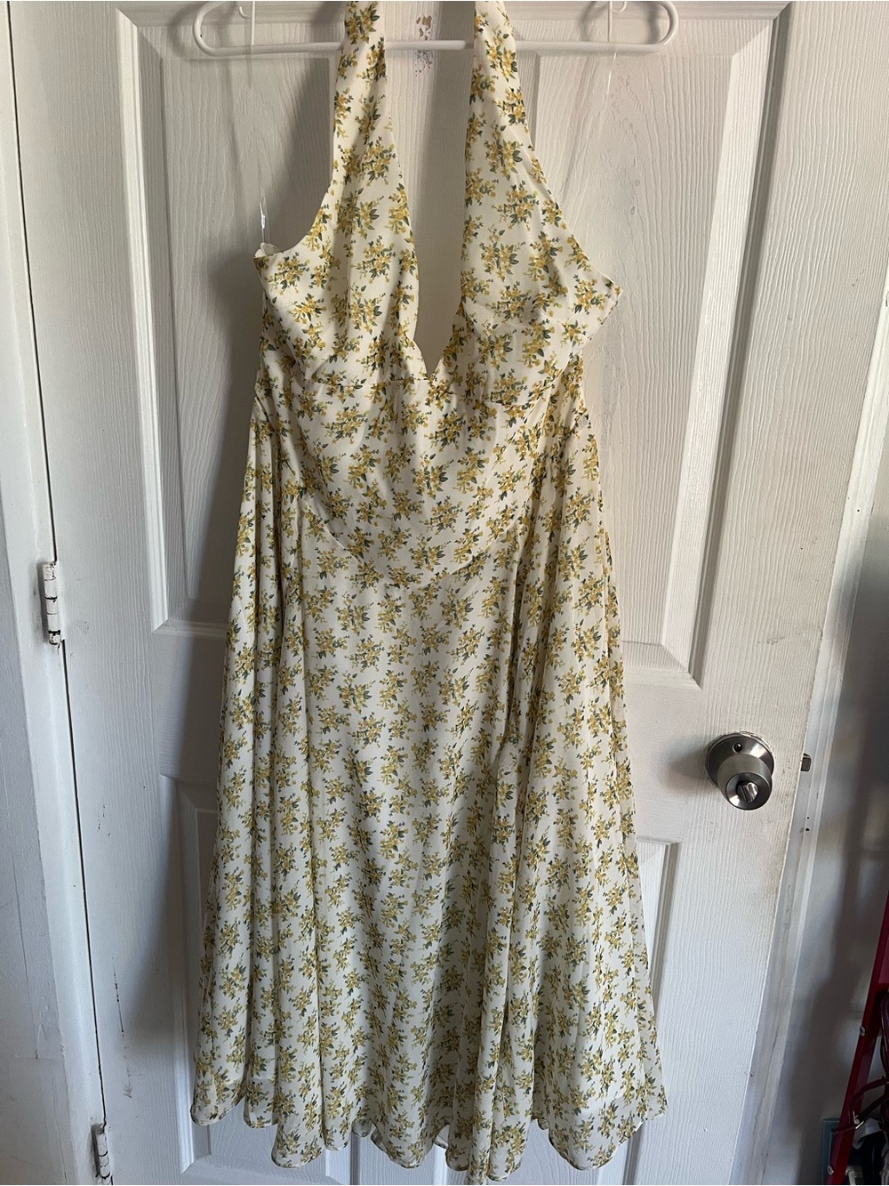 House of CB Solada Ivory Vintage Floral Print Georgette Halter Sundress - Picture 4 of 13